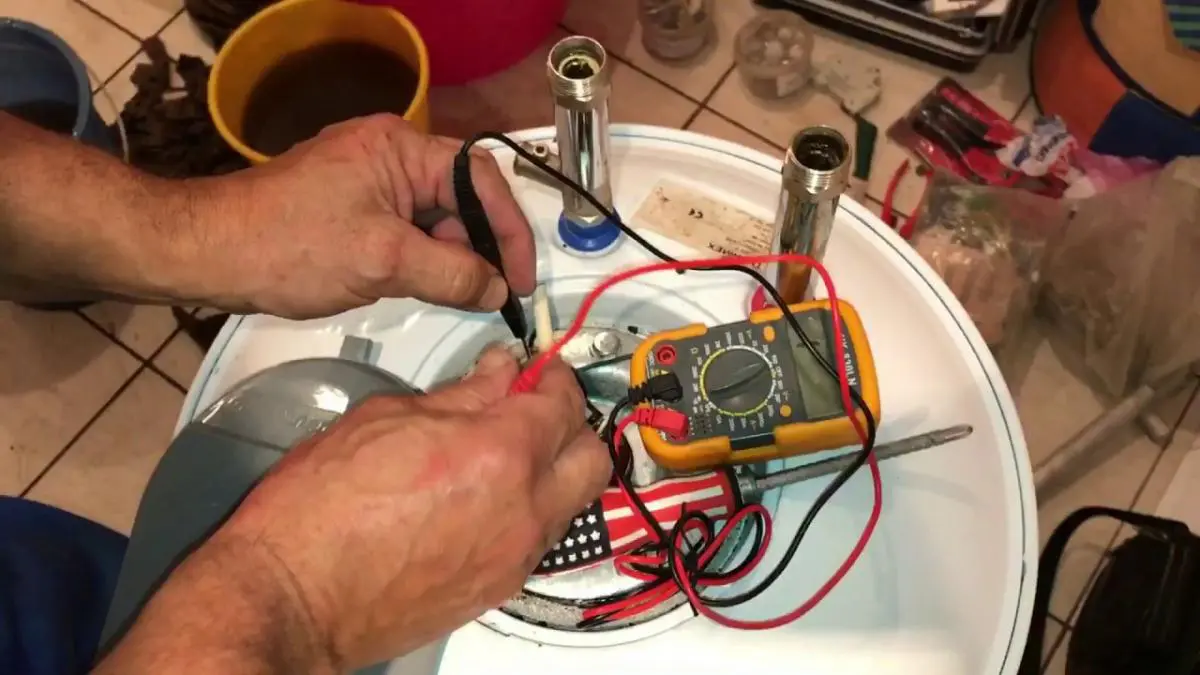 Ремонт водонагревателей Electrolux в Старой Руссе — выгодная цена от 2344 руб., Мастер24