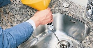 Устранение засоров в трубах и канализации в Старой Руссе в октябре