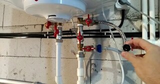 Установка накопительного водонагревателя в Старой Руссе в октябре