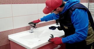 Установка раковины в Старой Руссе в октябре
