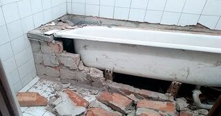 Демонтаж ванны в Старой Руссе от Мастер24 — быстро, недорого, вывоз старой ванны от 1019 руб.